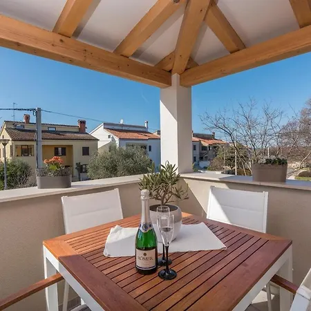 Apartment With Sea View Near *